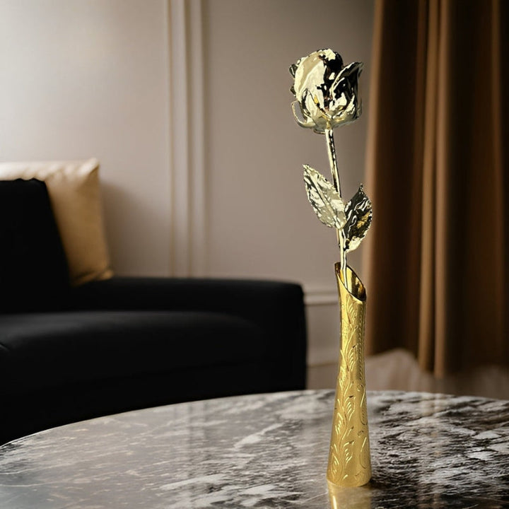 Elegante kunstbloem: een tijdloze gouden roos, ideaal als jubileum cadeau of luxe woondecoratie.