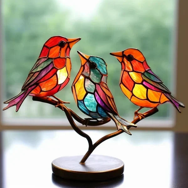 Artistiek glazen vogelbeeldje, kleurig en handgemaakt, een uniek geschenk voor moderne woondecoratie.