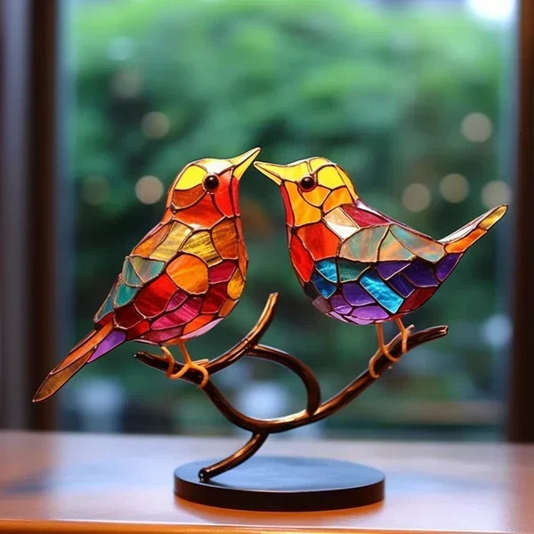 Levendig gekleurd glazen vogelbeeldje, natuurlijke kunst decoratie die elk interieur opfleurt.