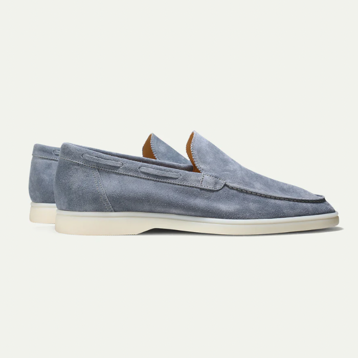 Klassieke handgemaakte heren loafers, comfortabele instappers met een luxe en tijdloze uitstraling.