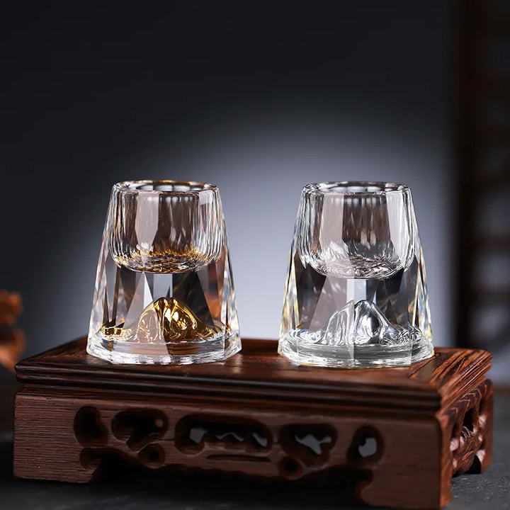 Set van 2 luxe handgemaakte kristallen glazen met goudvlokken, ideaal als whisky- of cognacglas.