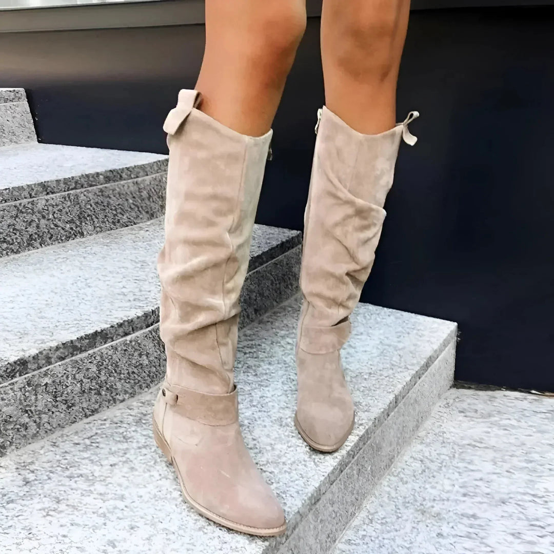 Luxe handgemaakte leren dameslaarzen in zwart. Elegantie en comfort voor een stijlvolle uitstraling.