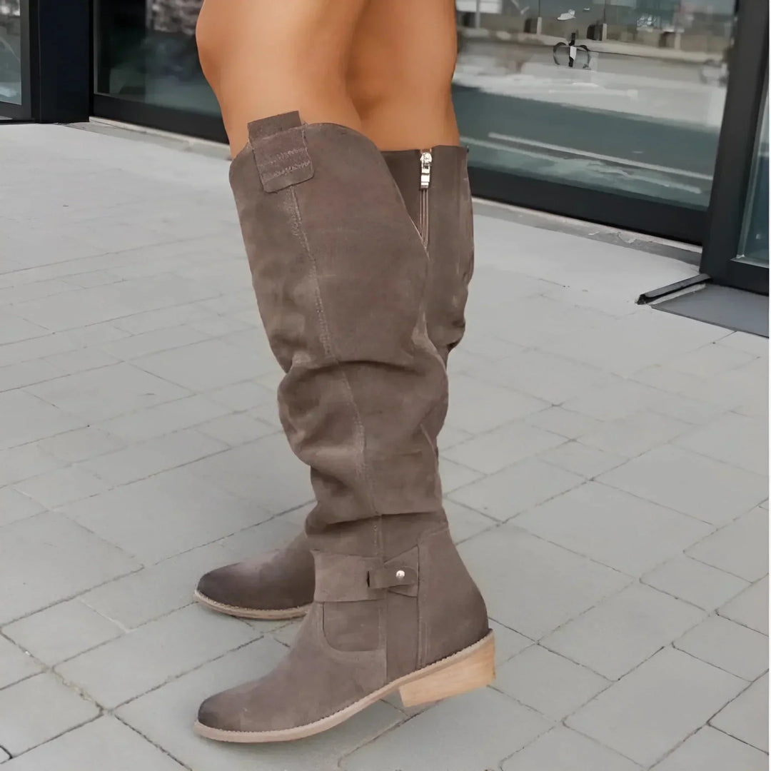 Tijdloze zwarte comfortlaarzen voor dames, vervaardigd uit hoogwaardig leer met een elegante look.