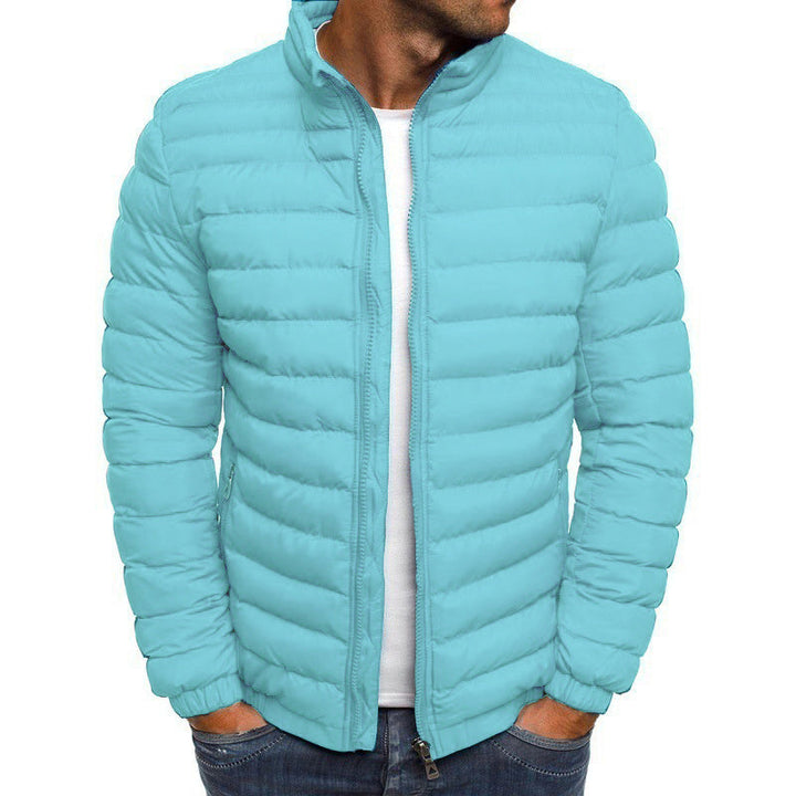 "Luxe heren donsjas met slanke pasvorm, stijlvolle afwerking, donkerblauw, zwart of rood, perfect voor winter, maat S-3XL."