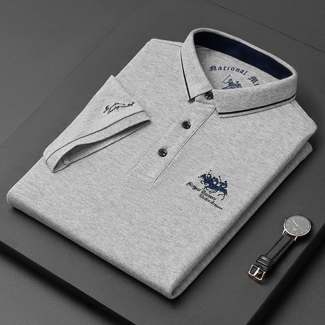 "Luxe heren poloshirt in diverse kleuren, katoenen stof, klassieke knoopsluiting, ideaal voor moderne, stijlvolle mannen."