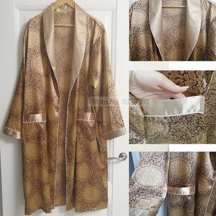 Stijlvolle herenbadjas van satijn met gedetailleerde gouden print. Perfect voor ontspanning en comfort.