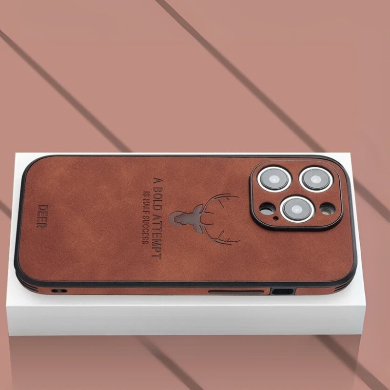 Luxe hertenleren iPhone telefoonhoes; stijlvolle bescherming met siliconen grip.