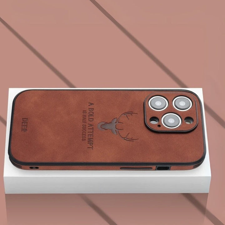 Luxe hertenleren iPhone telefoonhoes; stijlvolle bescherming met siliconen grip.