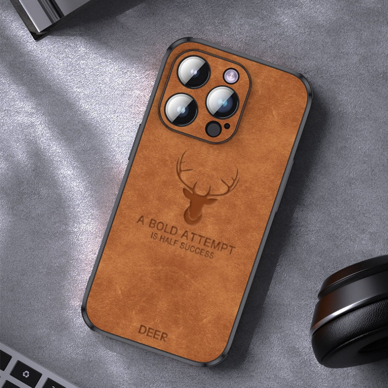 iPhone in een perfect passende hertenleren hoes; optimale pasvorm en premium look.