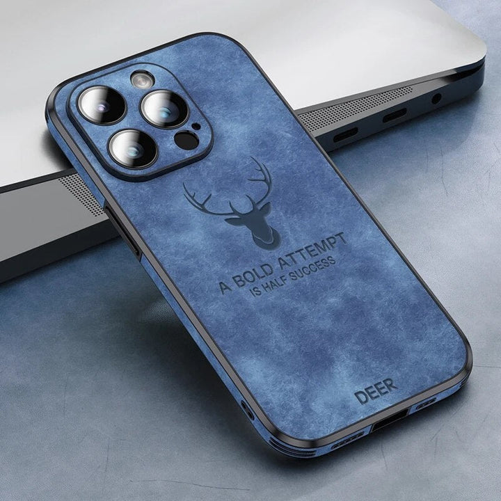 Luxe hertenleren iPhone hoes met siliconen randen, valbescherming en stijlvol design.