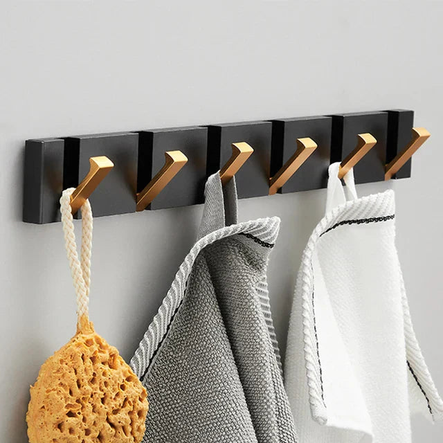 Moderne opklapbare jassenhaak in zwart, een luxe toevoeging aan uw hal of garderobe.