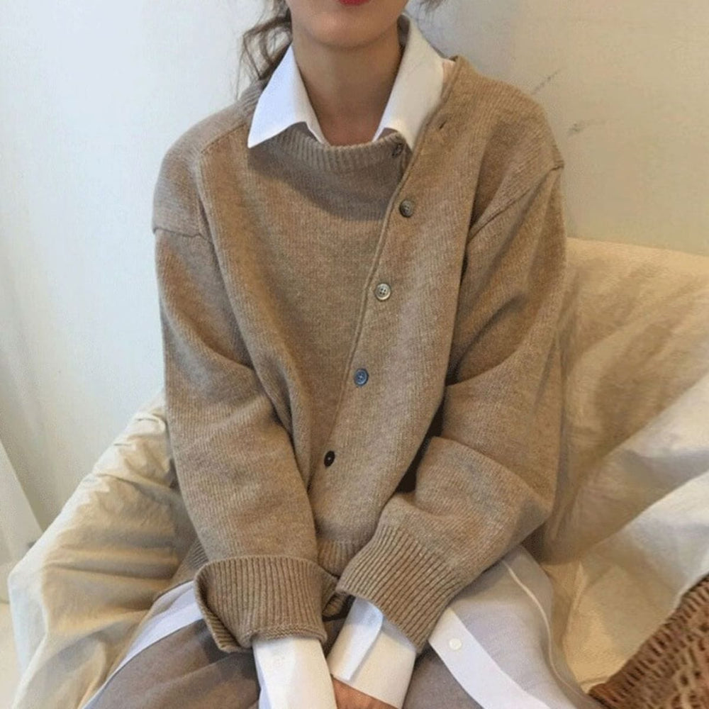 Elegant damesvest van zacht kasjmier met fijne knopen. Luxe gebreide cardigan voor comfort en stijl.