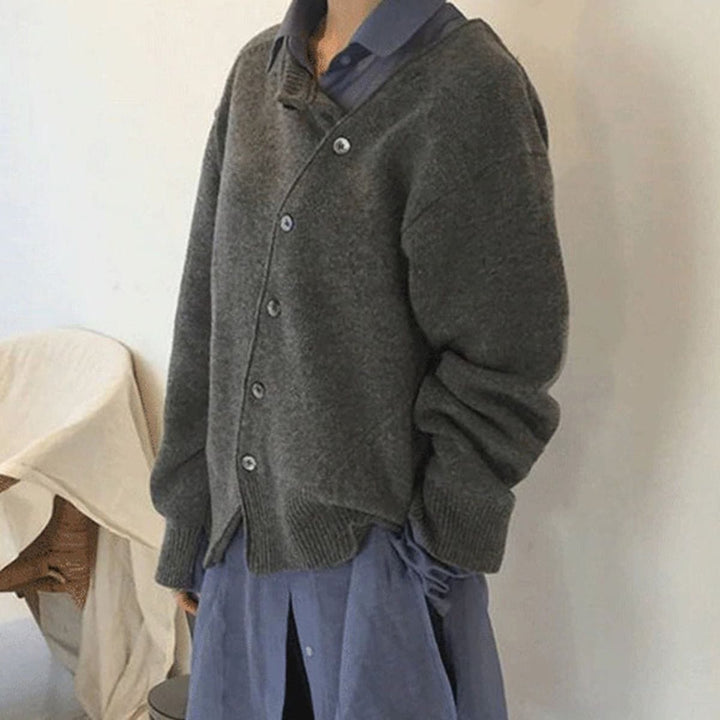 Comfortabel warm kasjmier damesvest, luxe gebreid met knopen. Perfecte elegante cardigan voor elke dag.