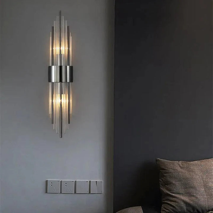 Kristallen LED wandlamp Luméra, warm wit licht voor een gezellige en luxe ambiance in uw huis.