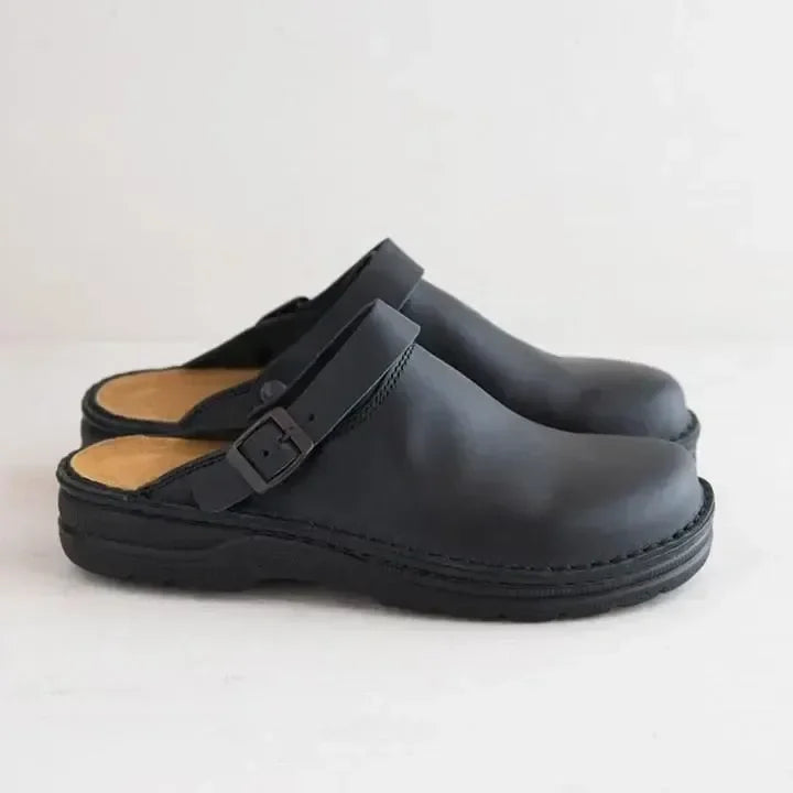 Stevige Elias herenslipper met lederen voetbed, ideaal voor lange zomerwandelingen.