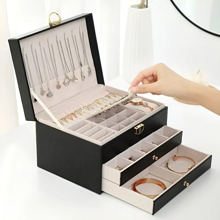 Luxe meerlaagse sieradendoos van PU-leer voor georganiseerde opslag van ringen, kettingen, oorbellen en armbanden.