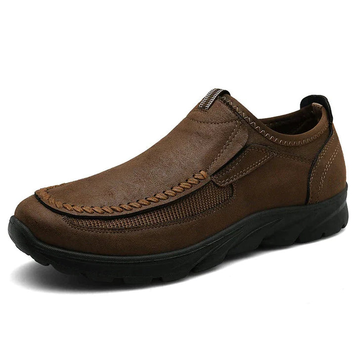 "Luxe orthopedische herenschoenen in bruin leer, ergonomisch ontwerp met ruime teendoos en anatomische steunzool."
