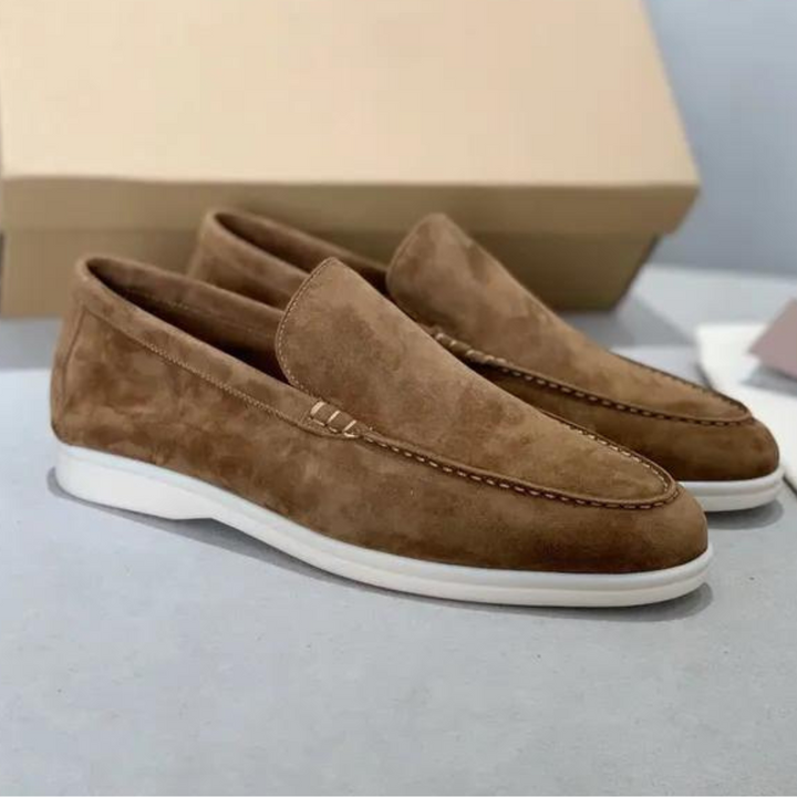 Comfortabele suède instappers voor heren, model Arthur. Perfecte zomerschoenen voor casual of nette outfits.