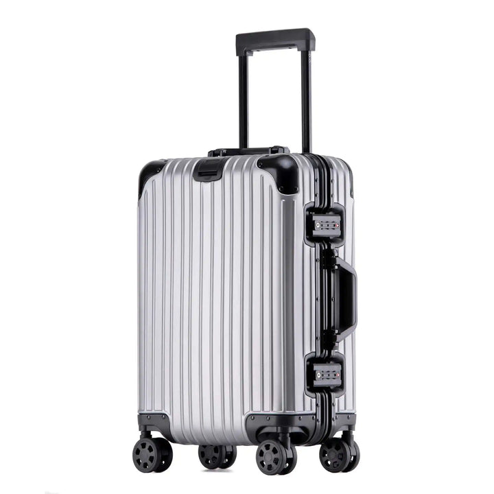 Elegante Tirana aluminium reiskoffer, ideaal voor zakenreizen; combineert stijl met robuuste bescherming van uw spullen.