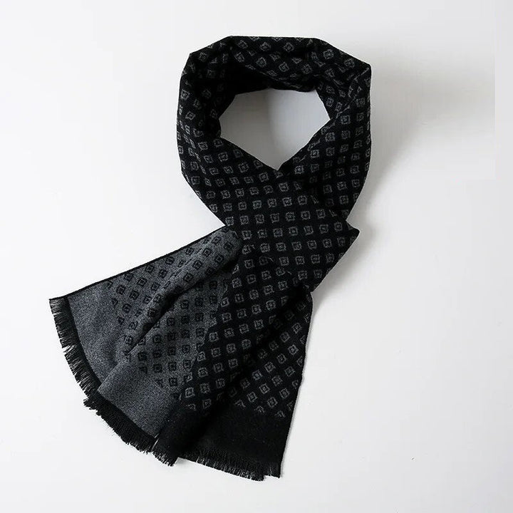 Deze warme kasjmier sjaal met ruitpatroon is een must-have voor elke winterliefhebber.