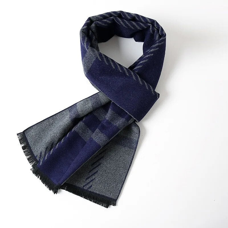 Unisex kasjmier sjaal in ruitpatroon; een tijdloze accessoire voor stijlvolle warmte.