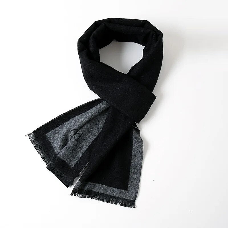 Warme kasjmier sjaal met elegant ruitpatroon voor heren en dames. Perfect winter accessoire.