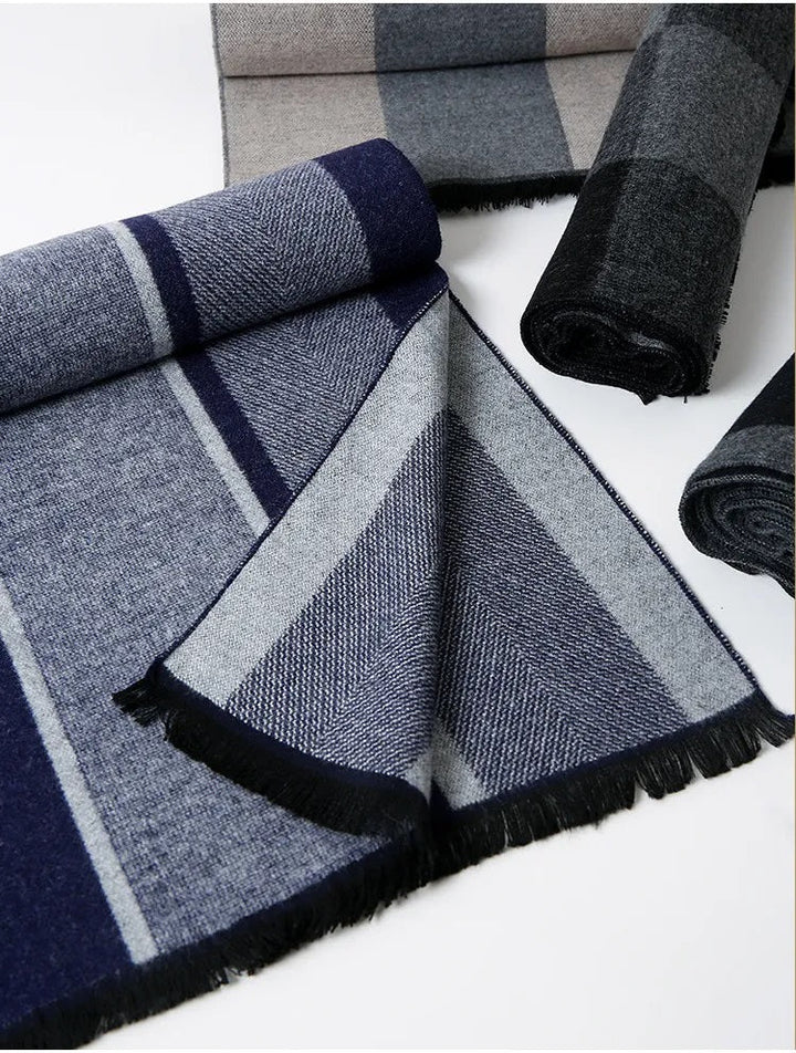 Warme en zachte kasjmier sjaal met ruitpatroon, een onmisbaar accessoire voor de winter.