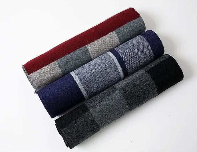 Luxe kasjmier sjaal in ruitpatroon voor heren en dames, combineert mode met functionaliteit.