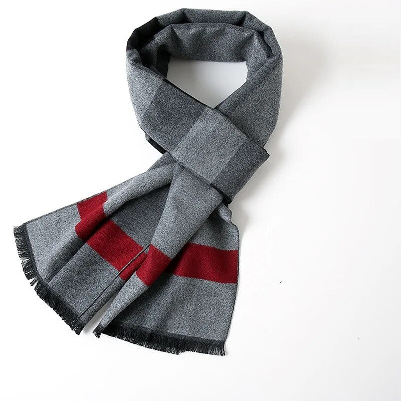 Zachte kasjmier sjaal met tijdloos ruitpatroon. Comfortabel en stijlvol voor elke winteroutfit.