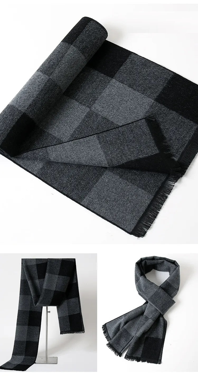 Geruite kasjmier sjaal, een premium accessoire dat warmte en tijdloze mode biedt.