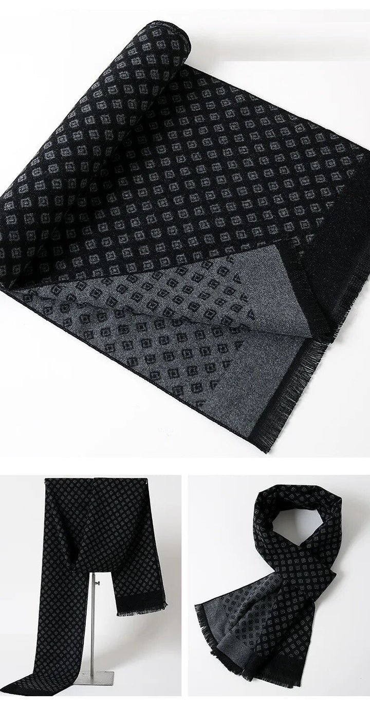 Stijlvolle kasjmier sjaal met ruitpatroon, een luxe toevoeging aan uw accessoire collectie.