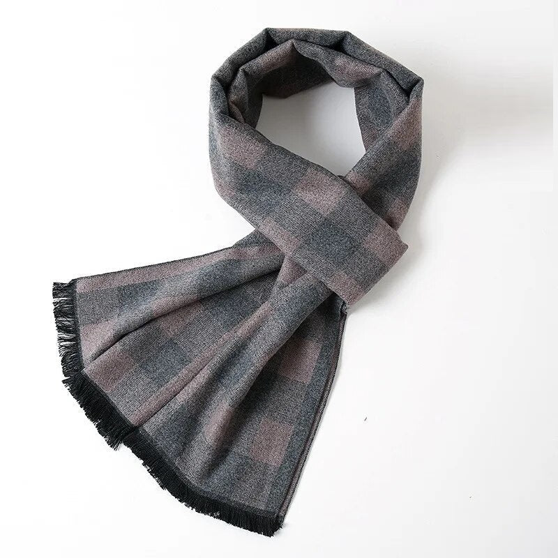 Geruite kasjmier sjaal, een essentieel accessoire voor zowel heren als dames in de winter.