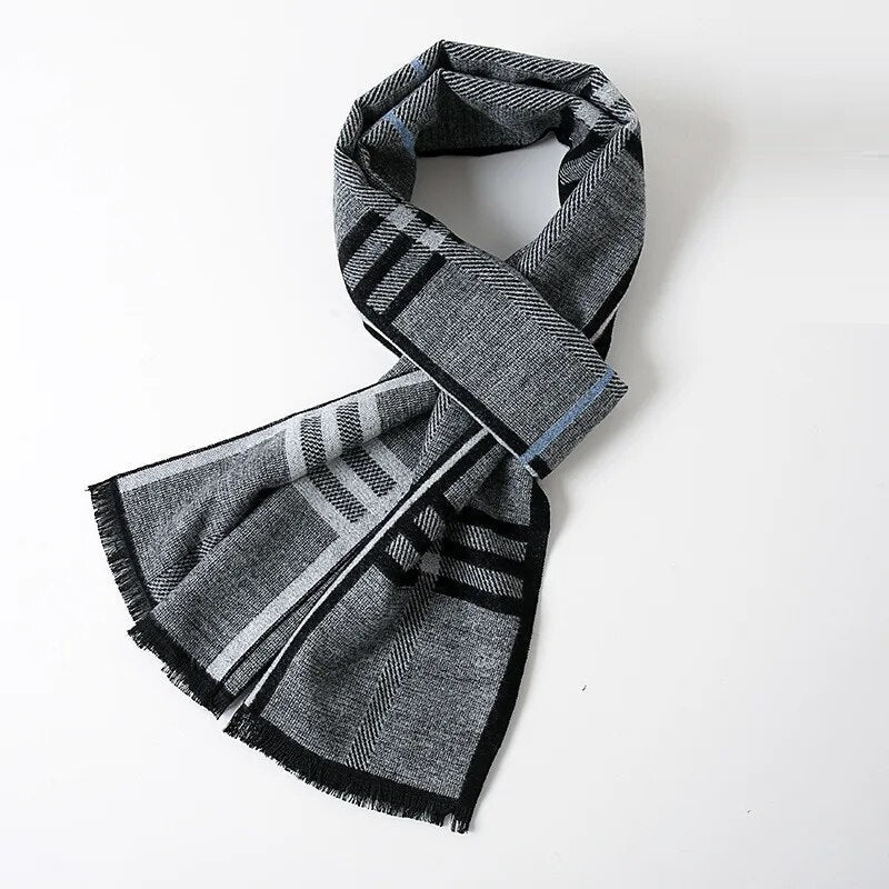 Elegant kasjmier accessoire met een klassiek ruitpatroon voor ultieme warmte en comfort.