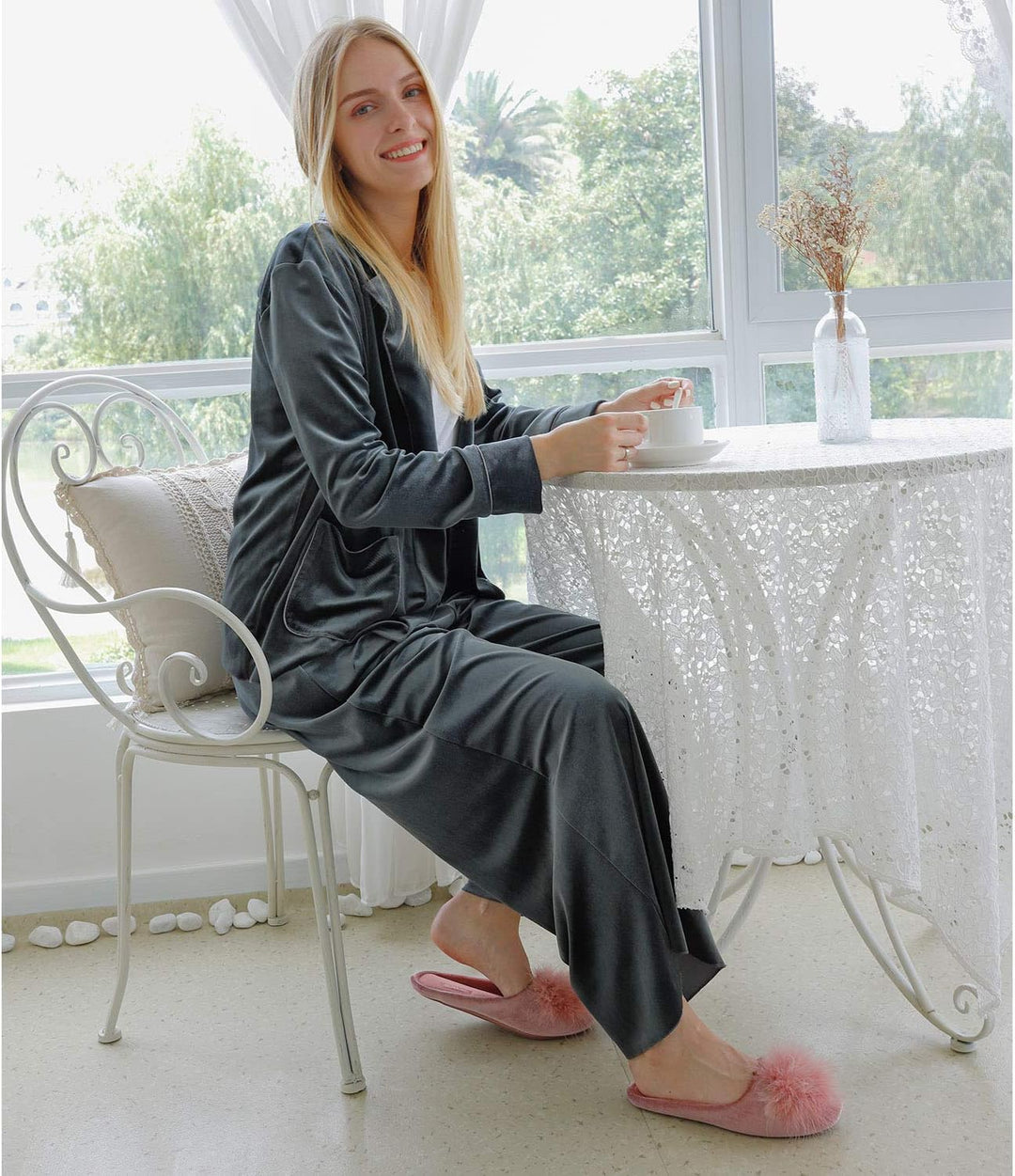 Moderne, stijlvolle dames pantoffels met geheugenschuim, ideaal cadeau. Luxe binnenschoenen voor elke vrouw.