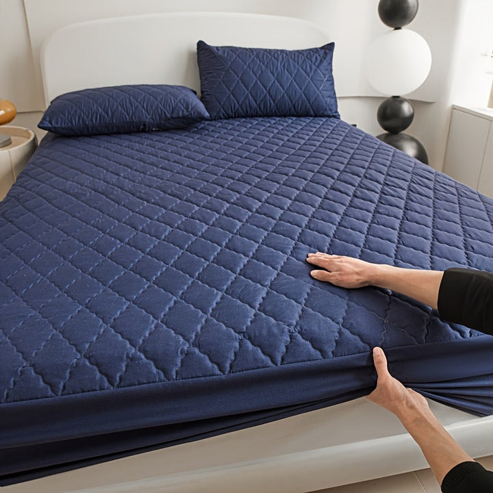 Hoogwaardige waterdichte matrasbeschermer, gewatteerd voor luxe comfort en ademende hygiëne.