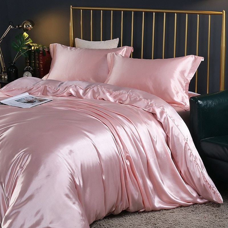 Zijden dekbedovertrek: Elegant en comfortabel zijden dekbedovertrek voor een luxe slaapkamerervaring. Hypoallergeen.