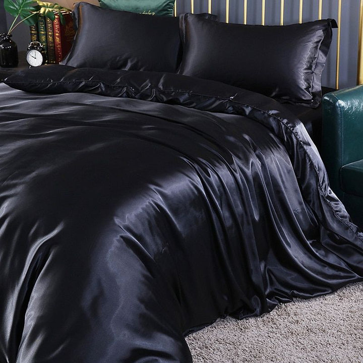 Hoeslaken van zijde: Zacht en temperatuurregulerend zijden hoeslaken, perfect passend voor heerlijk slaapcomfort.