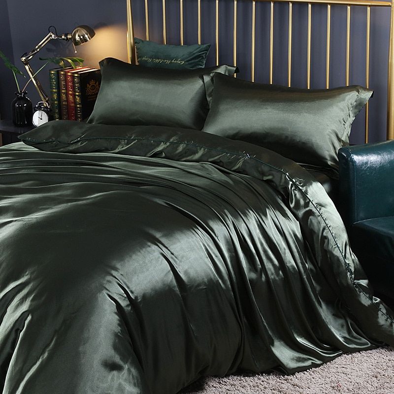 Comfortabel zijden beddengoed: Geniet van superieur slaapcomfort met deze zijden set, zacht voor de huid en ademend.