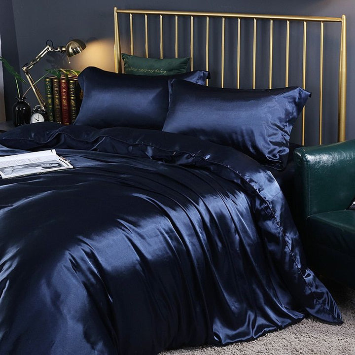 Luxe slaapkamer met zijde: Transformeer je slaapkamer tot een oase van rust en luxe met deze complete zijden beddengoedset.