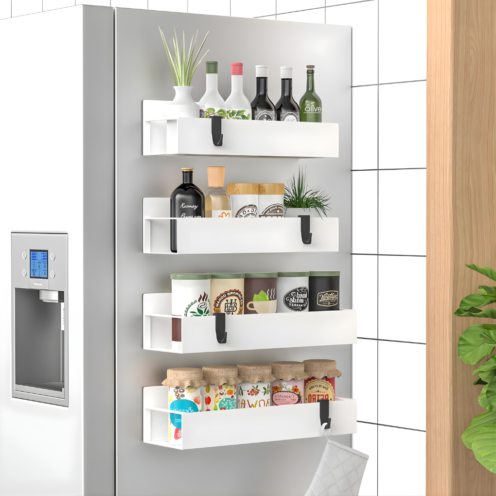 Wit magnetisch kruidenrek voor een opgeruimde keuken; efficiënte wandoplossing voor al je kruiden en potjes.