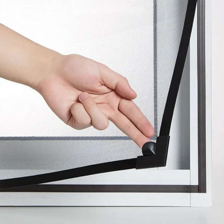 Gemakkelijk te installeren magnetisch raamhor; ideaal voor ventilatie zonder ongedierte in de zomer.