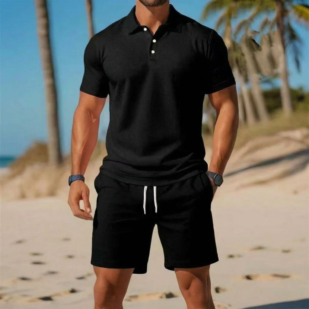 Ademende top met korte mouwen van heren tweedelige zomer set. Casual en comfortabel voor lente en zomer.