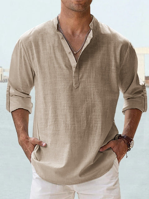Close-up van de ademende stof van het heren Henley shirt met lange mouwen, voor ultiem draagcomfort.