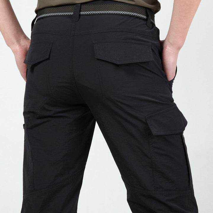 Comfortabele en stijlvolle Mannen Cargo Broek Eddy. Veelzijdige heren broek voor werk, reizen of vrije tijd.
