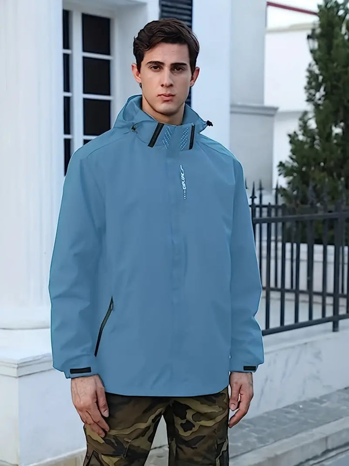Opgehangen waterdicht mannen jack, lichtgewicht en stijlvol, toont de kwaliteit van de buitenkleding.