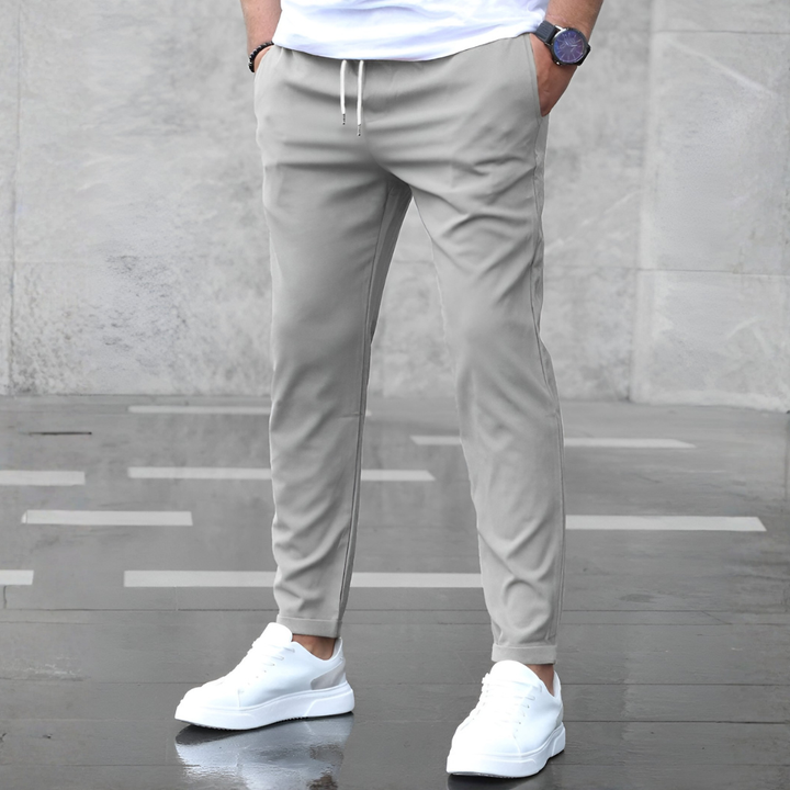 Comfortabele slim-fit stretchbroek voor mannen. Veelzijdige herenjeans, modern en ideaal voor dagelijkse casual outfits.