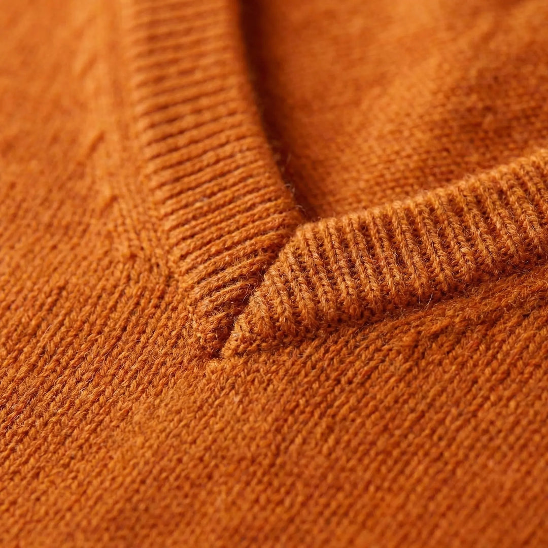Stijlvolle en comfortabele mannen V-hals trui, gebreid van effen polyester, perfect voor uw garderobe.