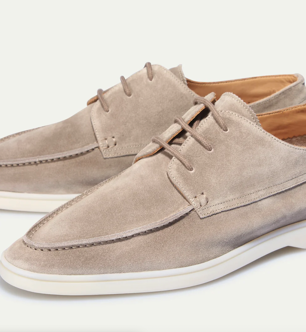 Marineblauwe heren loafers voor stijlvol comfort. Perfecte instappers voor lente en herfst.