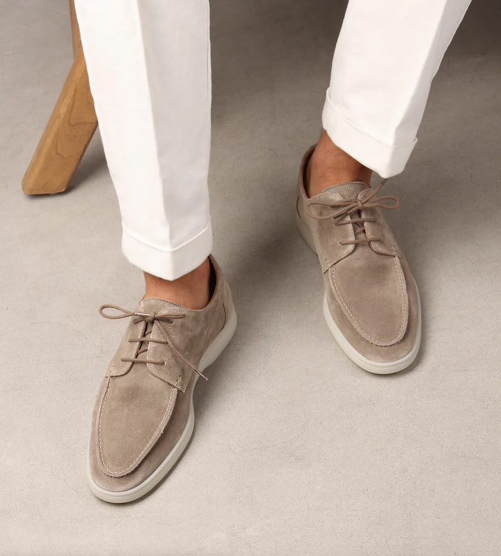 Licht beige heren instappers, comfortabel en stijlvol. Ideaal voor casual en formele herenlooks.