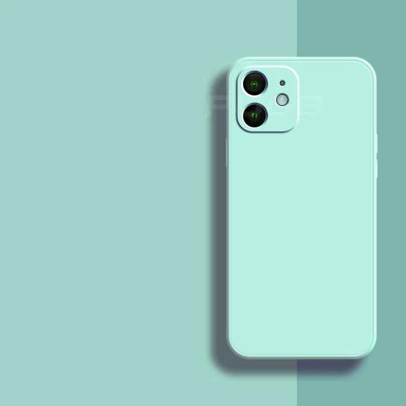 Lichtblauw siliconen iPhone 13 telefoonhoes, dun en stootbestendig.